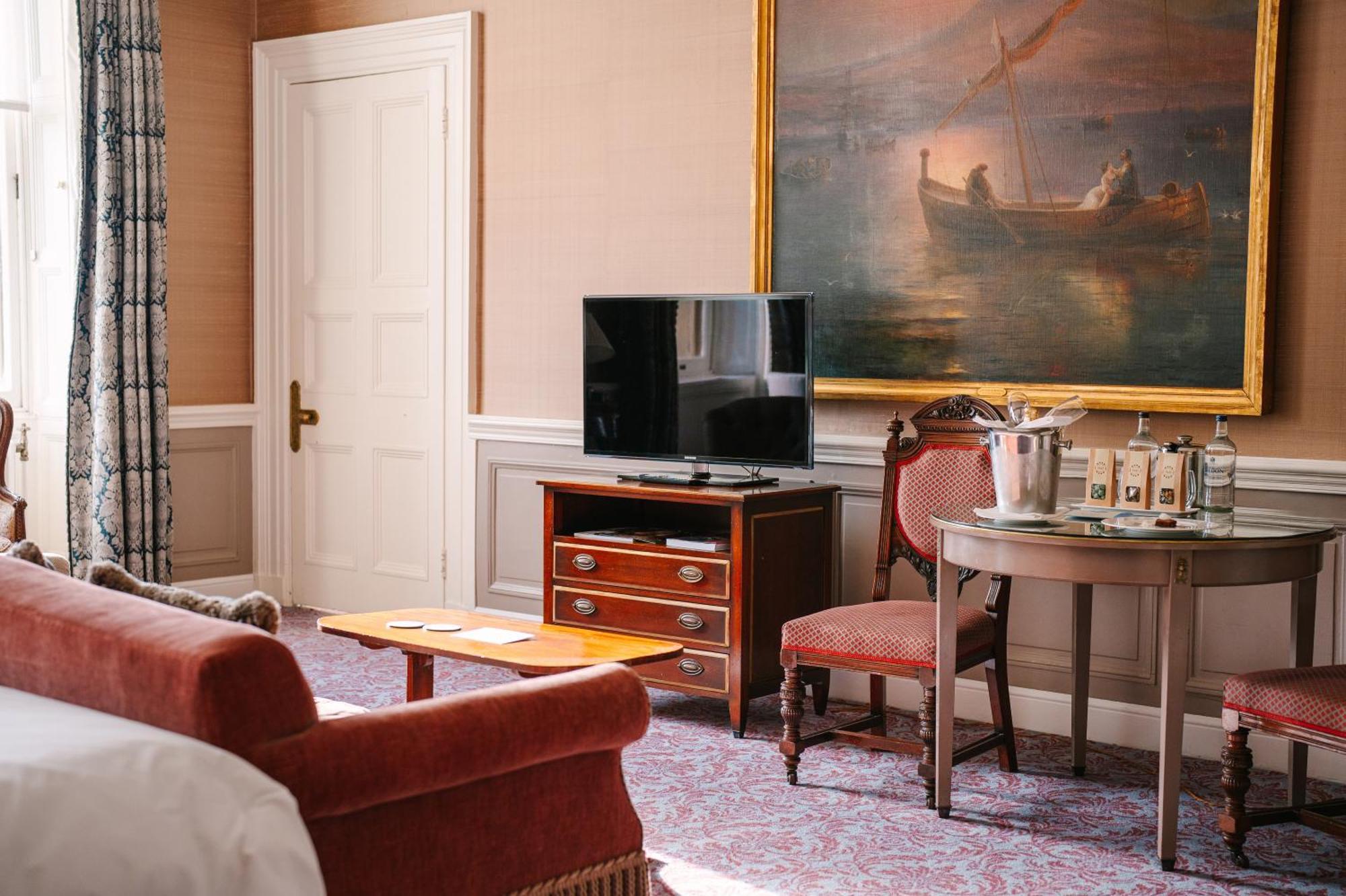 Cliveden House - An Iconic Luxury Hotel Μεϊντενχέντ Εξωτερικό φωτογραφία